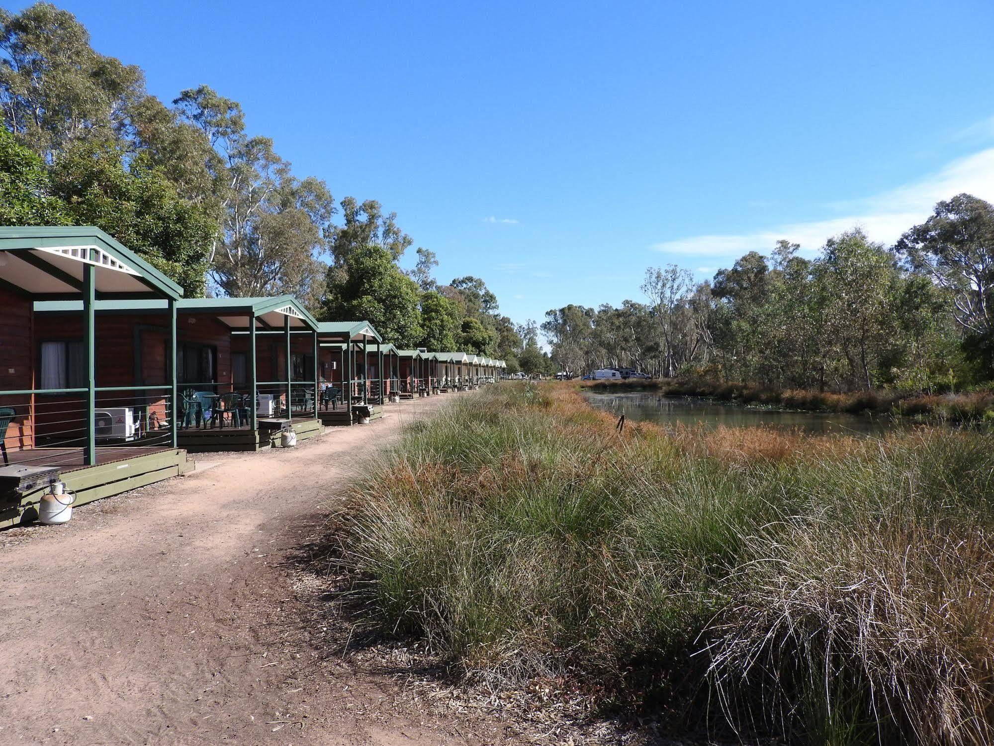 Victoria Lake Holiday Park シェパートン エクステリア 写真